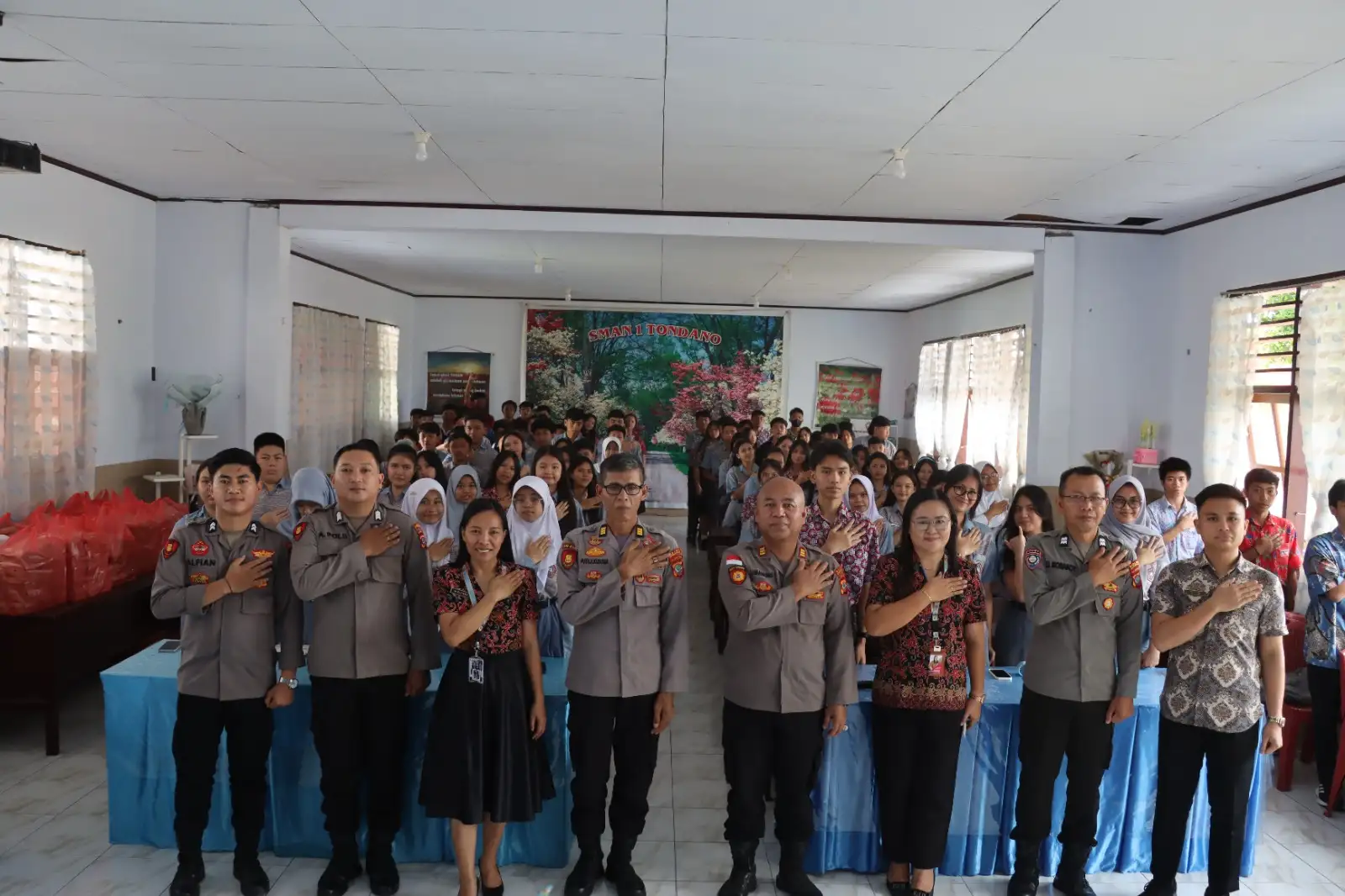 Melindungi Masa Depan”: Penyuluhan Hukum di SMA Negeri 1 Tondano Edukasi Ratusan Pelajar Soal Perlindungan Anak & Kekerasan Seksual